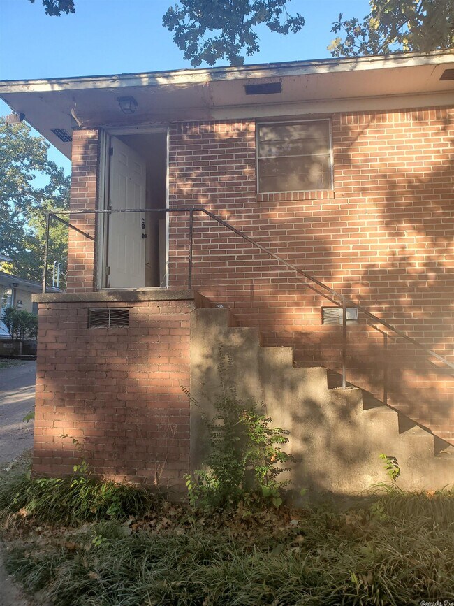 Building Photo - 215 N Pierce St