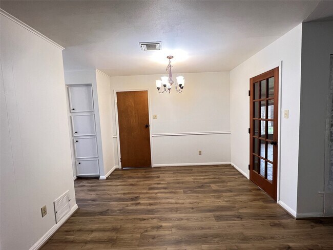 Building Photo - 2232 Ripple Creek Dr