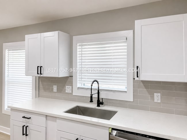 Building Photo - 8112 Barkley St