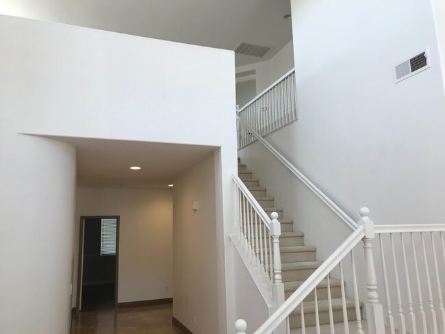 Building Photo - Murrieta spacious 4 bedroom for rent