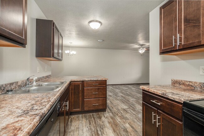 Foto del edificio - Beal Townhomes