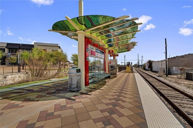 Foto del edificio - 907 Mountaineer Ln