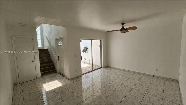 Foto del edificio - 5060 Elmhurst Rd