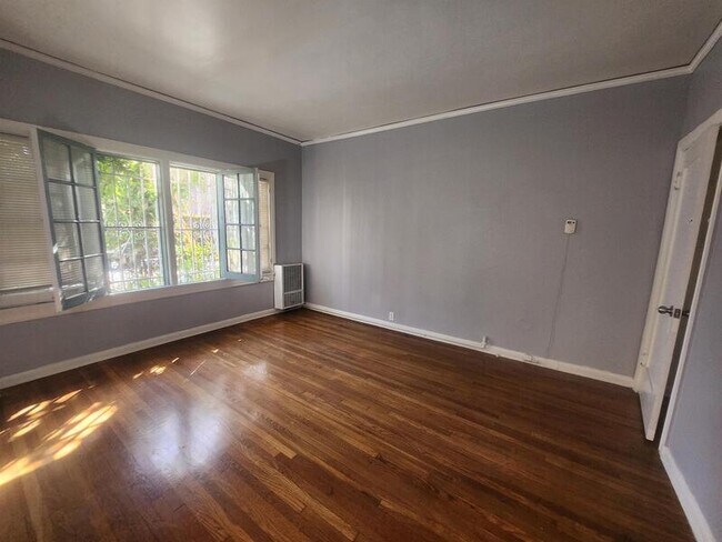 Foto del edificio - 4023 W 6th St