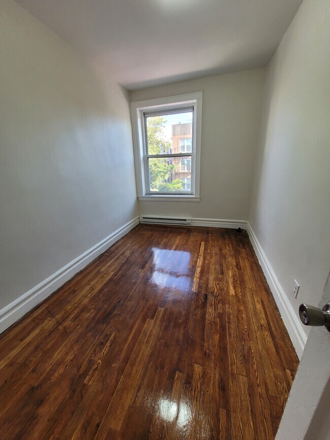 Building Photo - 341 Midwood St