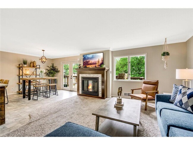 Foto del edificio - 540 Orchid Ln N