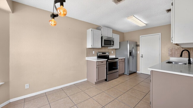 Building Photo - 3507 Christie Dr