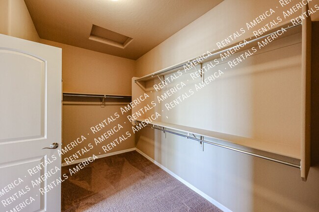 Building Photo - 3575 S Jasmine Dr
