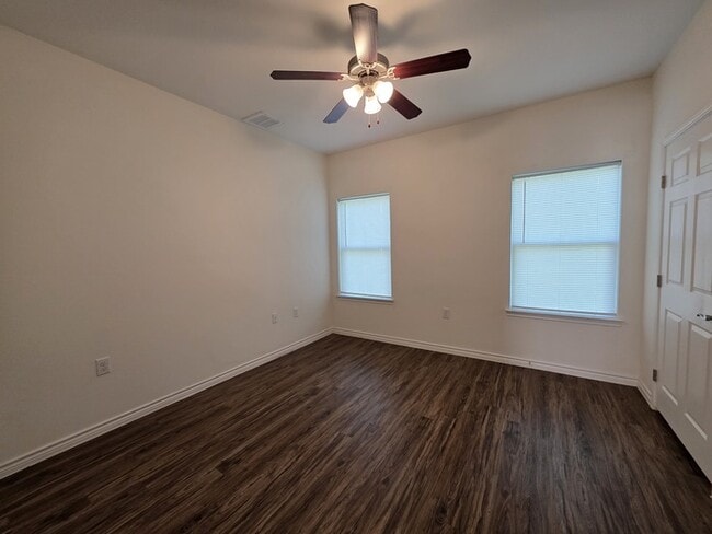 Foto del edificio - 4/2/2-Ready for Move Im-Download Rently ap...
