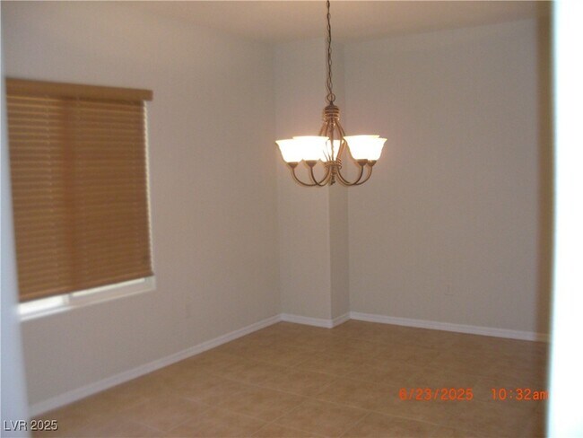 Building Photo - 2329 Canyonville Dr