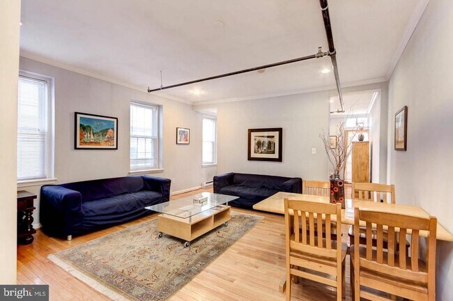 Foto del edificio - 811 S Broadway