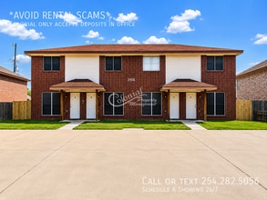 Building Photo - 3805 Woodrow Dr