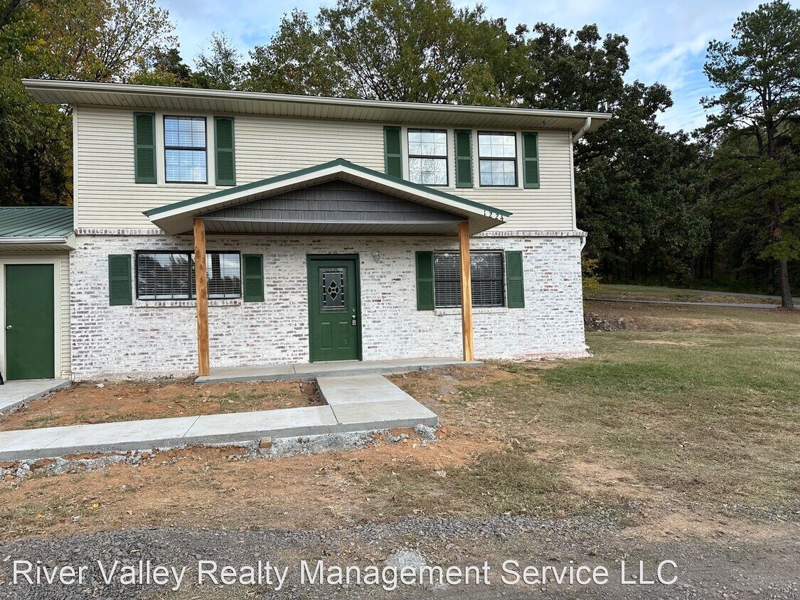 Primary Photo - 4 br, 2 bath House - 1224 E Aspen Lane