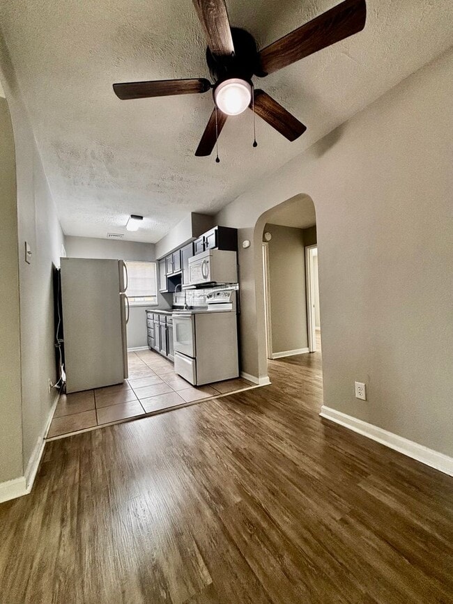 Photo - 523 Hadley Avenue Apartment