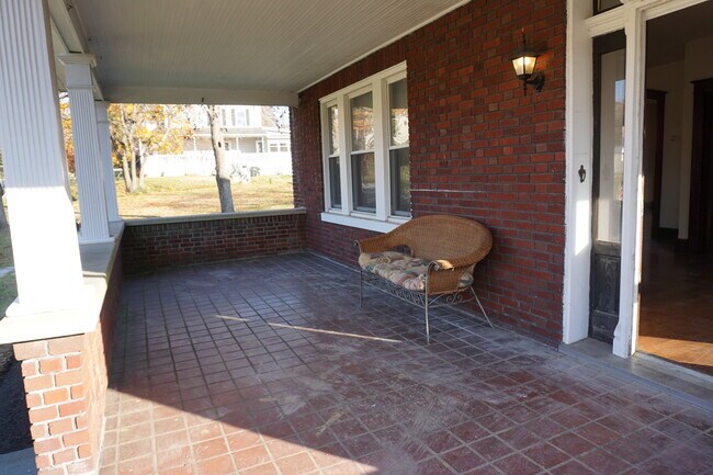 Building Photo - 307 Church Ln