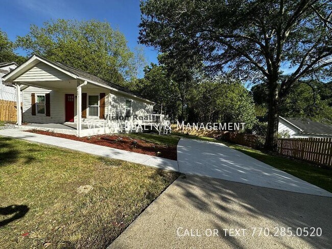 Building Photo - Beautiful Newly Renovated Home in Douglasv...
