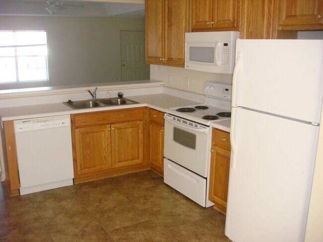 Building Photo - Spacious Duplex For Rent This August 9th!