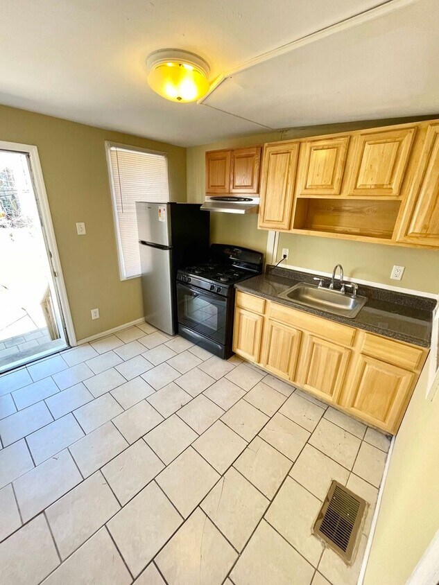 Primary Photo - Fantastic 2 Bedroom Available Now