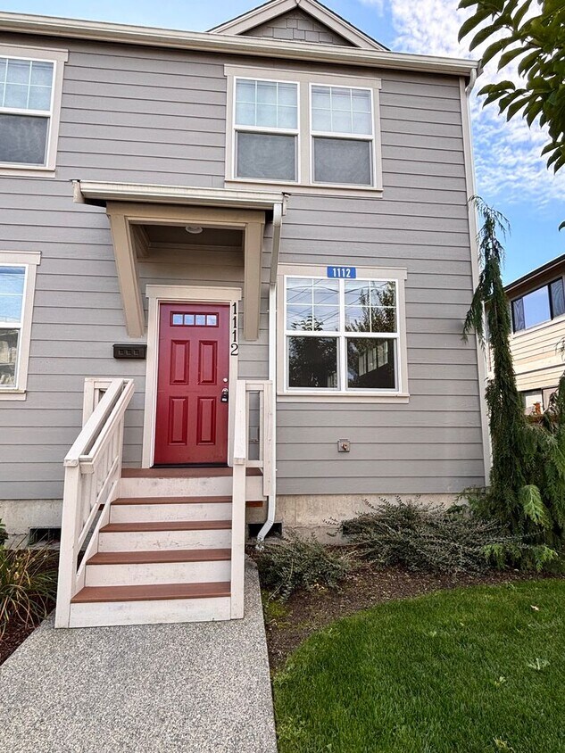 Primary Photo - 1112 E Fairhaven Ave