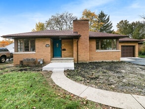 Building Photo - 1005 Barthelme Ave