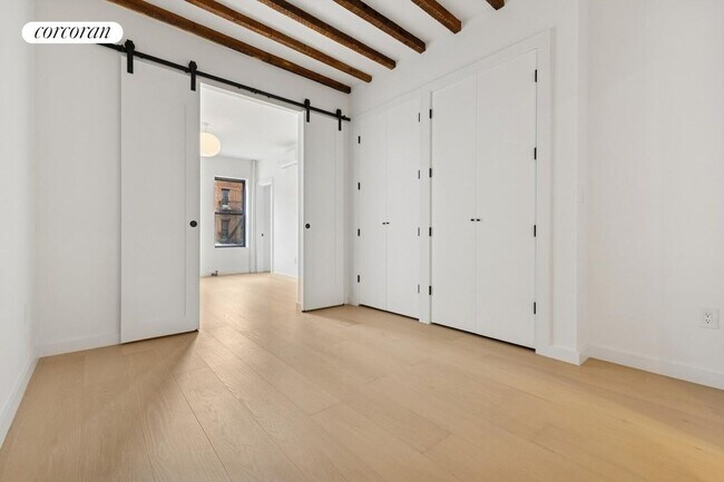 Foto del edificio - 659 Rogers Ave