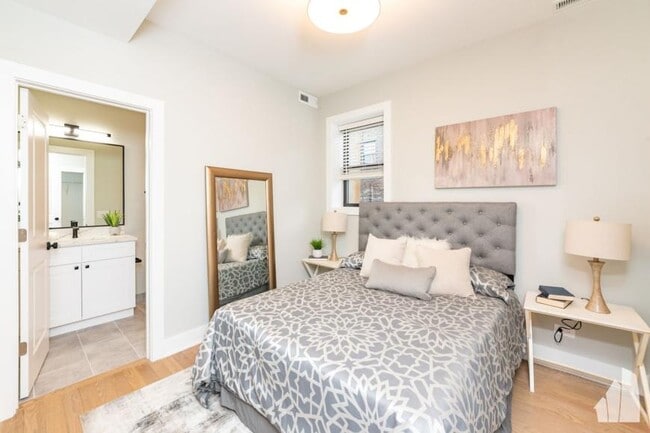 Foto del edificio - 2 bedroom in Chicago IL 60618