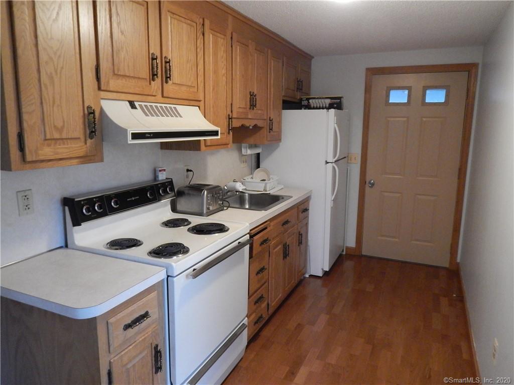 28 E Main St, Plainville, CT 06062 Room for Rent in Plainville, CT