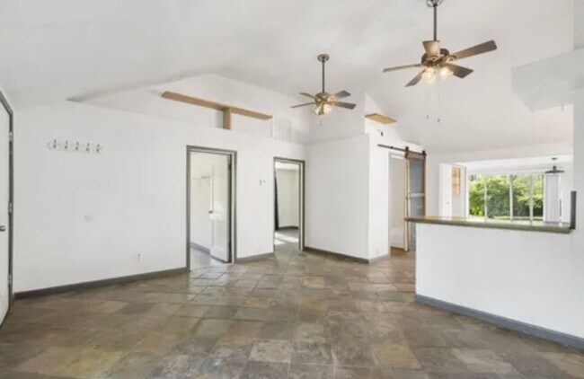 Building Photo - 3 Bedroom | 1 Bathroom | 1 Car Detached Ga...