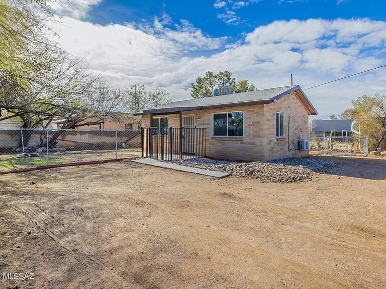 Foto principal - 3234 E Towner St