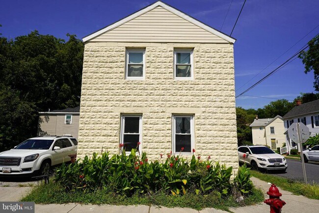 Building Photo - 600 Muir St