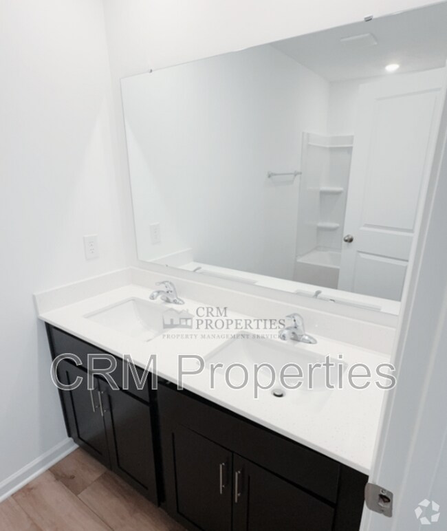 Building Photo - 3489 Briarwick Dr