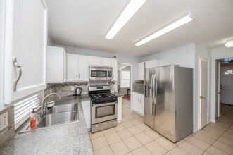 Building Photo - 8231 Chelsea Bend Ct