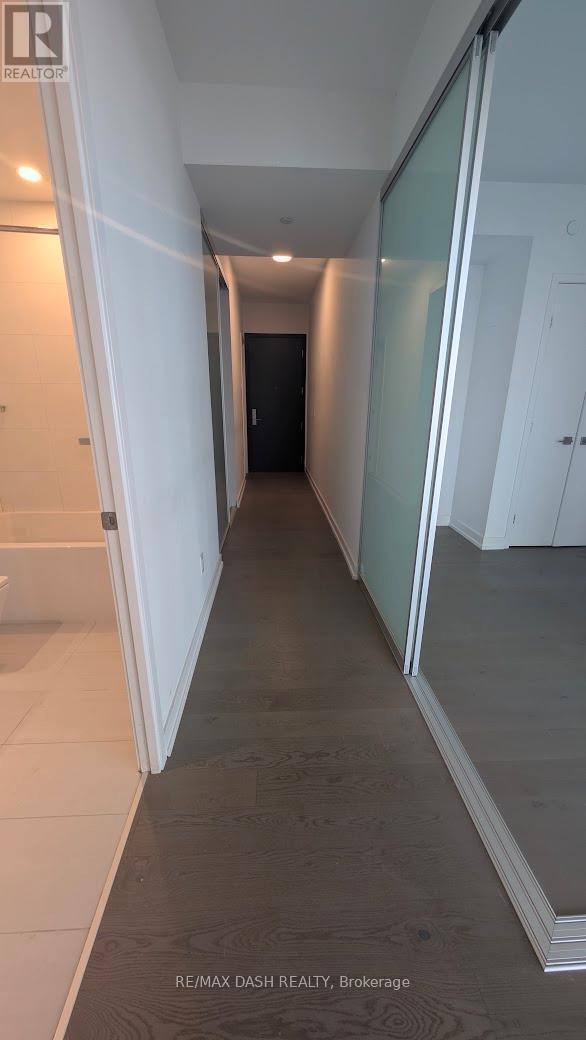 Photo du bâtiment - 488 University Ave