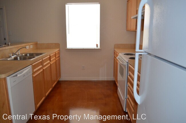 Building Photo - 2201 Wildewood Dr