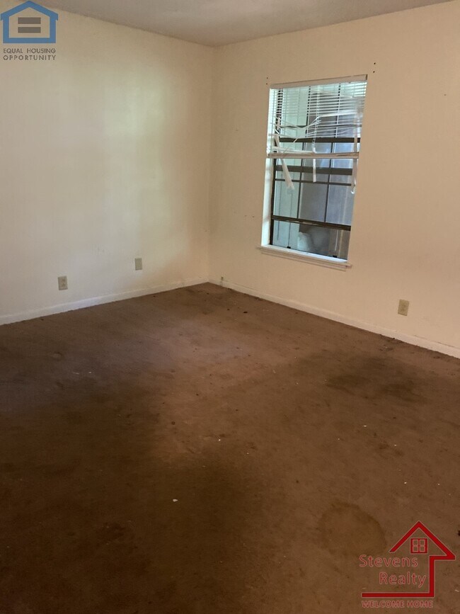 Building Photo - 400 Oriole Dr