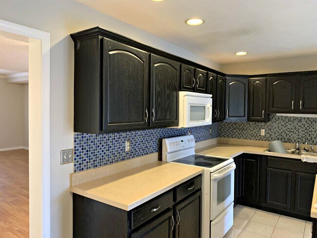 Building Photo - 8075 Covington Ct