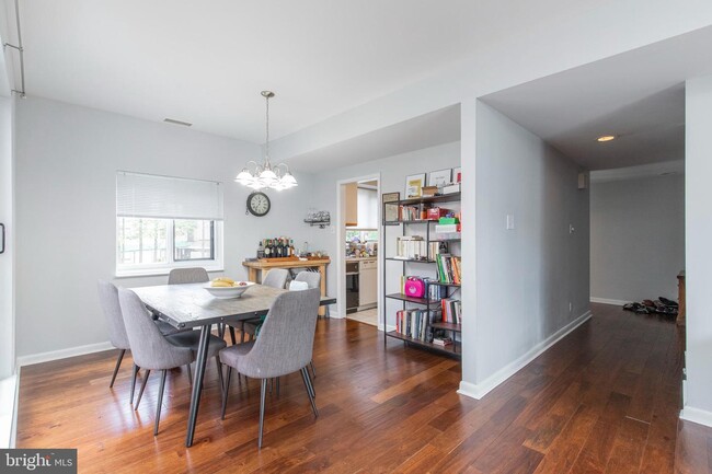 Foto del edificio - 1720 Oakwood Terrace