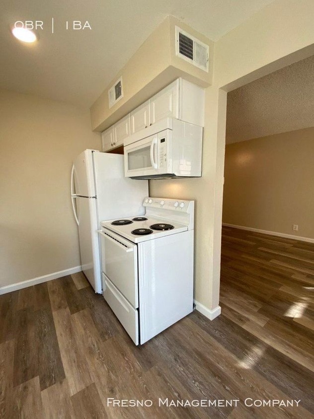 Primary Photo - Beautiful Large Studio!