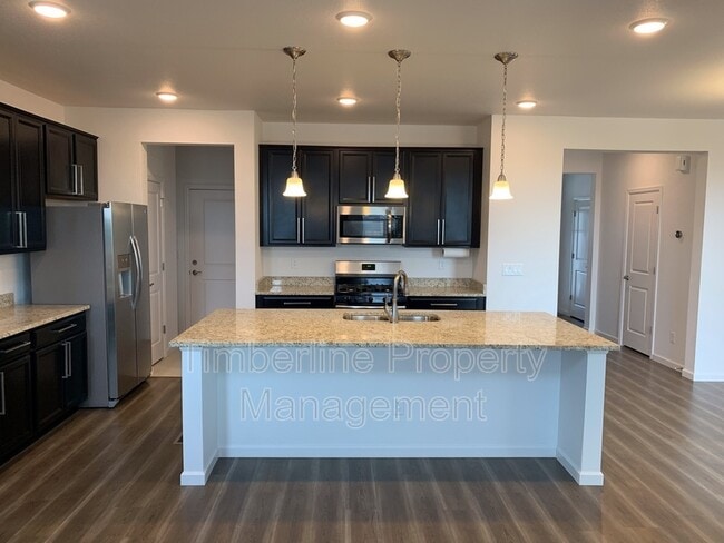 Foto del edificio - 811 Marine Corps Dr