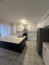 Building Photo - 904 Knights Ln