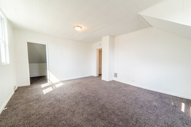 Building Photo - 34 Avon Pl