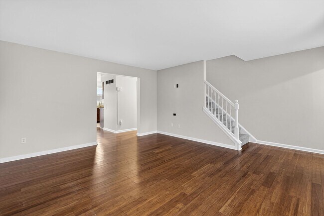 Foto del edificio - Move-In Ready 3BR Townhome – Deck, Yard & Finished Basement *OPEN HOUSE 3/14/26 1PM-3PM *