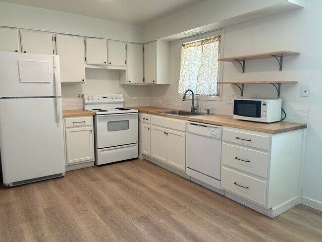 Foto del edificio - 3850 N Collister Dr