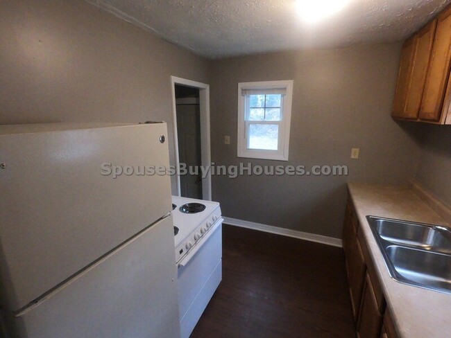Foto del edificio - 3509 Brouse Ave