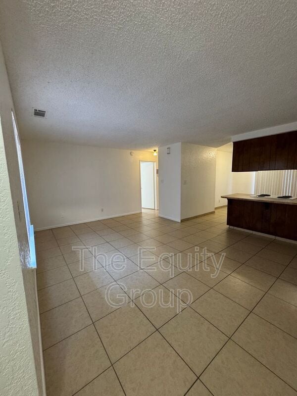 Building Photo - 2023 S Tracy Ct