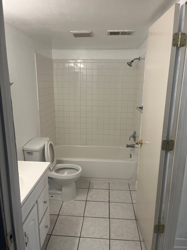 Building Photo - Spacious 1BR Condo - Available Soon