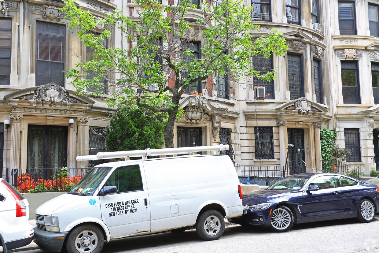 Building Photo - 39 W 85th St