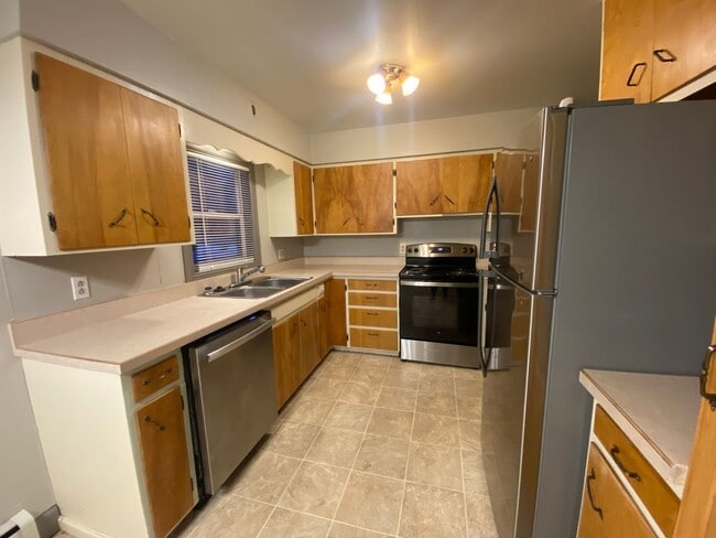 Building Photo - 3 bed, 1.5 Bath Single-Family Home in West Fargo!