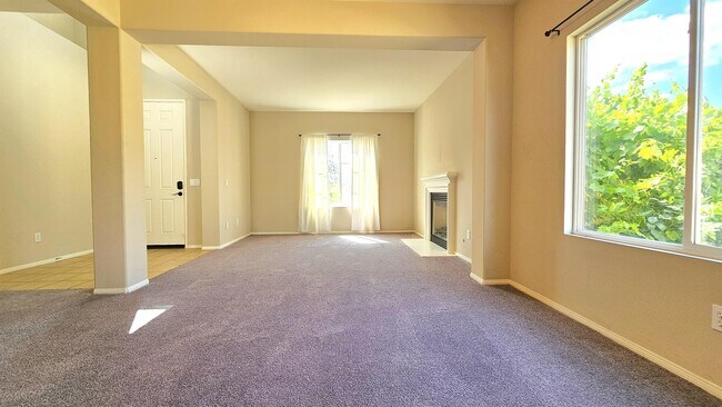 Building Photo - 4113 Larkspur St
