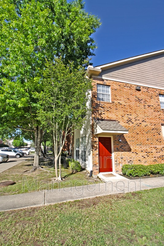 Photo - 710 E Boyd Dr
